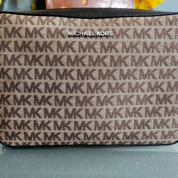 Michael Kors, crossbody. - Picture 1 of 6